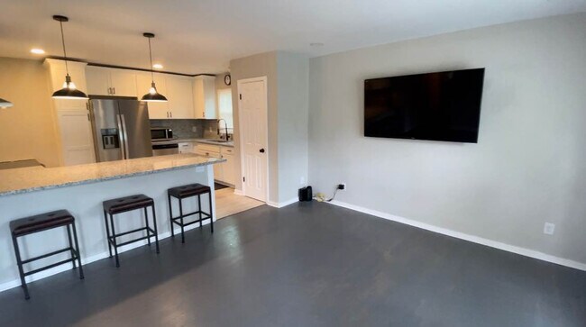 Building Photo - Room in House on Cricketeer Dr