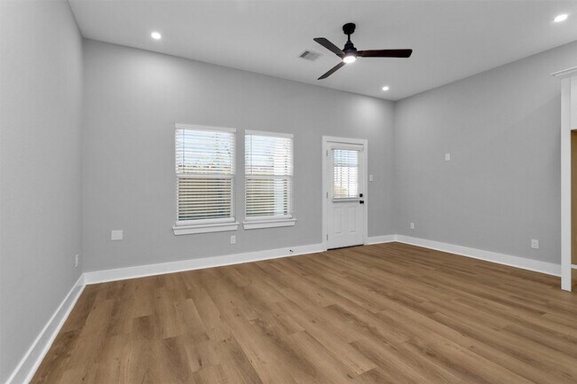 Building Photo - 6918 Dumble St