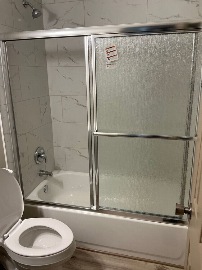 Building Photo - 2 Bed / 1 Bath Apartment for Rent - We have your next HOME ready!