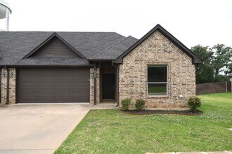 Building Photo - Modern 3-Bedroom 2 Bath Duplex in South Tyler