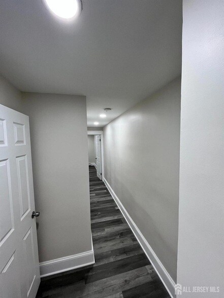 Building Photo - 28 Victoria Ave