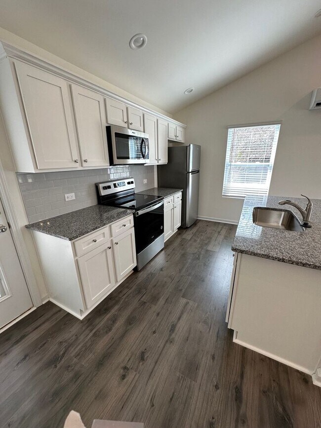 Building Photo - Rare Opportunity – Charming 1 Bedroom ADU Near Uptown! AUGUST MOVE IN