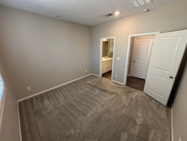 Building Photo - Beautifully Upgraded Single-Story 2BED/2BA...