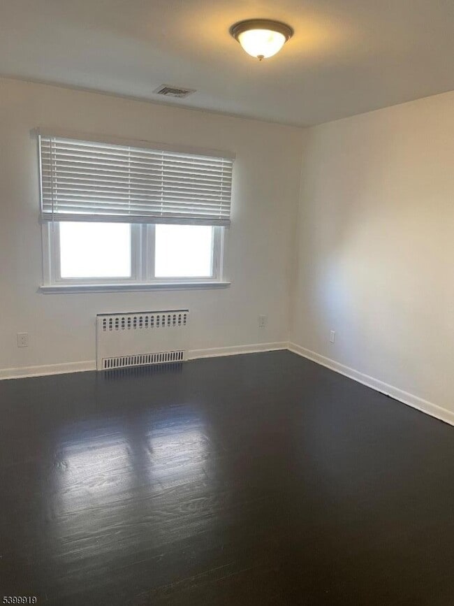 Building Photo - 113 Hawthorne Ave