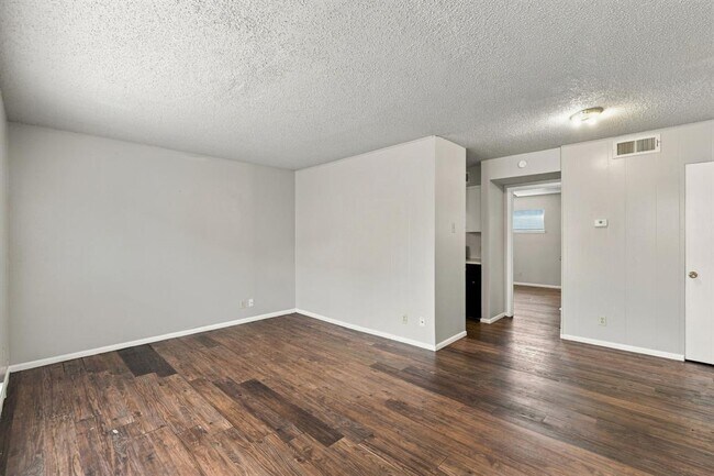 Building Photo - 2319 Greenfield Pkwy