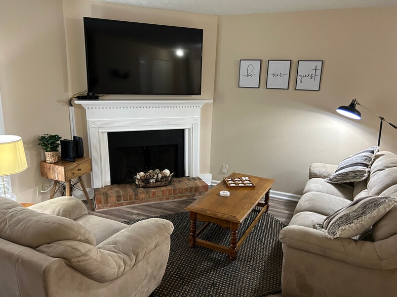 Building Photo - 1591 Springleaf Point SE