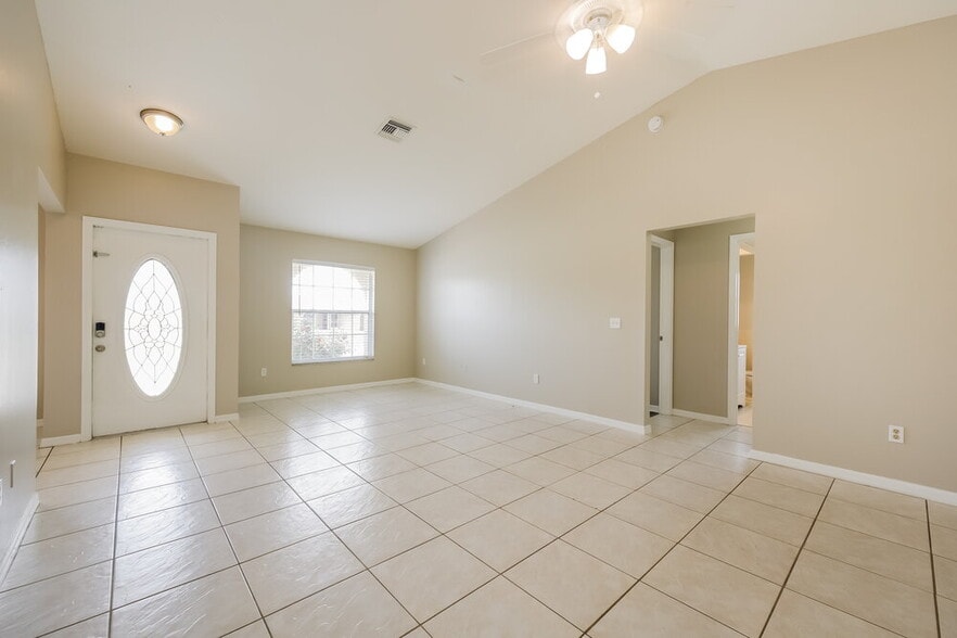 Building Photo - 401 SE 18th St