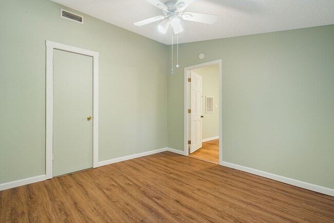 Building Photo - Rare 1-Bedroom in Fairview with Bonus Room...