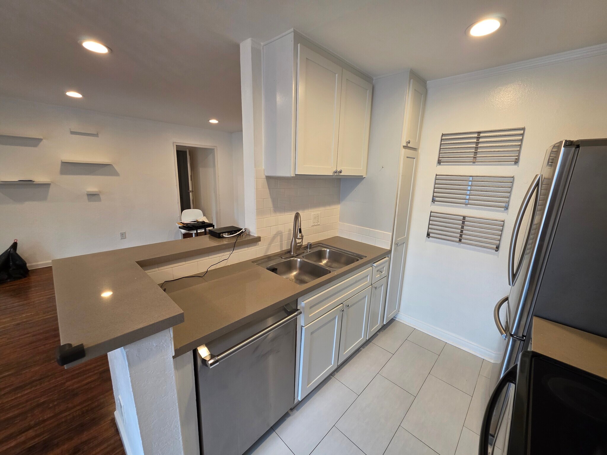 Building Photo - 1351 N Orange Dr