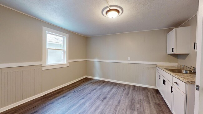 Building Photo - Cudell neighborhood - 2 bedroom/1 bathroom, Single Family Home