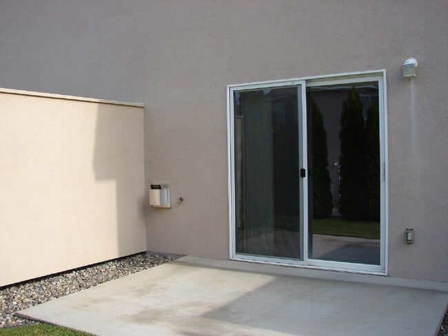 Building Photo - 9904 Mia Ln