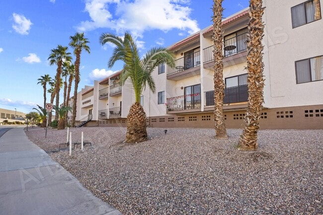 Building Photo - CENTRALLY LOCATED 1 BEDROOM CONDO