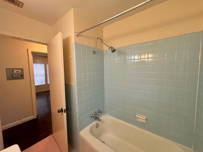 Building Photo - 1408 Romeria Dr