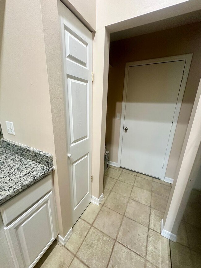 Building Photo - Incredible 3 bed 2 bath home in Apopka
