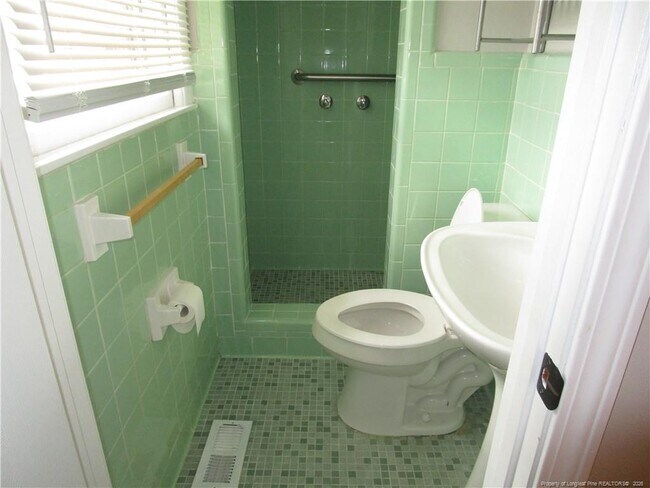 Building Photo - 2516 Cumberland Rd