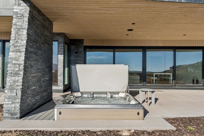 Building Photo - 3404 Wapiti Cyn Rd