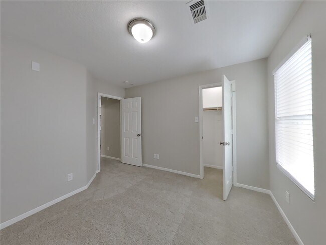 Building Photo - 16821 Greenhouse St