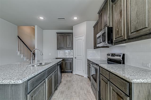 Building Photo - 327 Sweetspire Dr