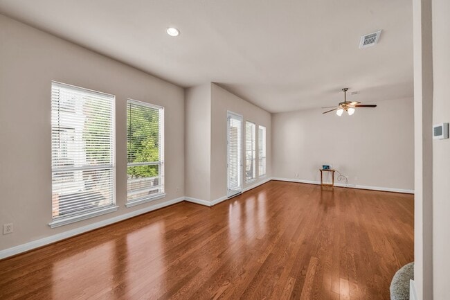 Building Photo - 1607 W Dallas St