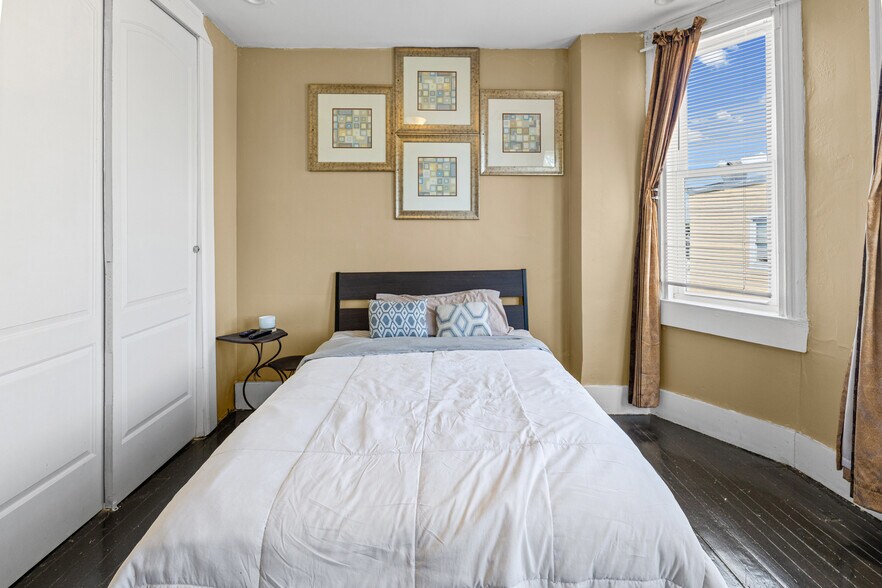 Building Photo - 3024 Auchentoroly Ter