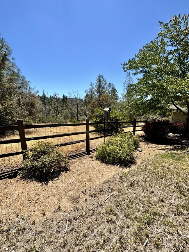 Building Photo - 901 Morgan Ranch Dr
