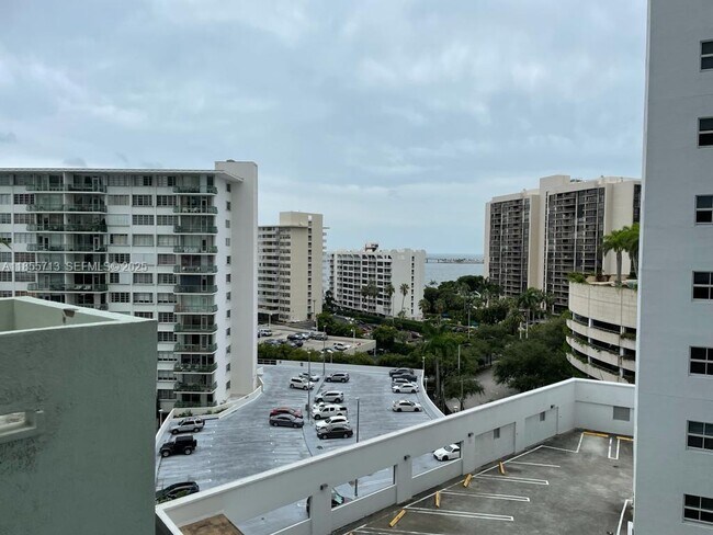 Building Photo - 170 SE 14th St