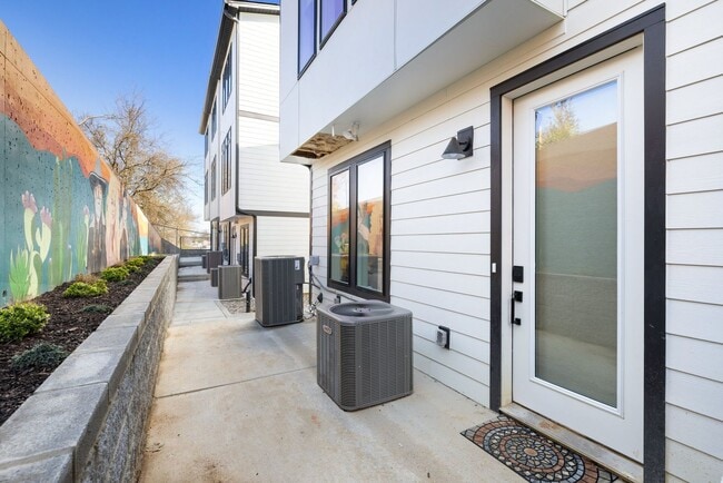 Building Photo - 223 Oceola Ave