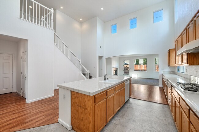 Building Photo - 6717 Sao Tiago Way