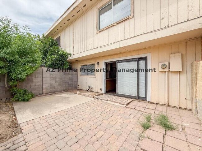 Building Photo - 4440 W Solano Dr N