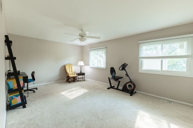 Building Photo - 520 Highland Grove Dr