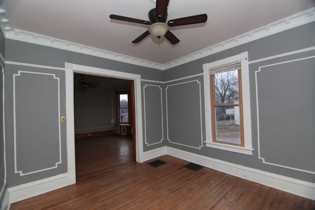 Building Photo - 4 bedroom home in the East Village of Dave...