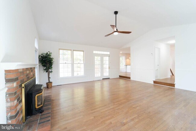 Building Photo - 3244 Titanic Dr