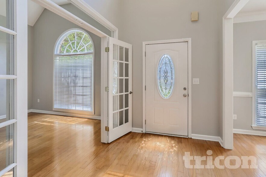 Building Photo - 875 Cedar Creek Dr