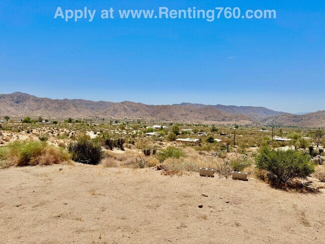 Building Photo - 3 Bed 2 Bath Home With Scenic Desert Views