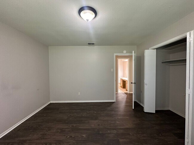 Building Photo - Beautiful 3 bedroom home in South Tyler! T...