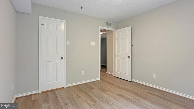 Building Photo - 1504 Lincoln Way