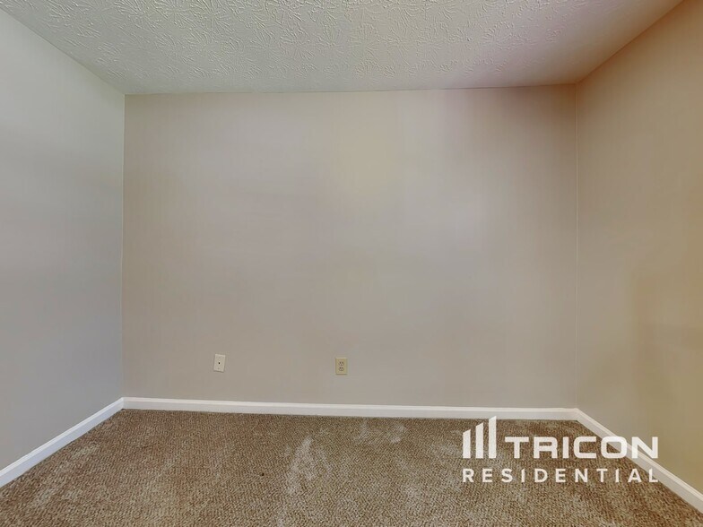 Building Photo - 4684 Woodglen Ct