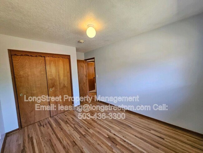Building Photo - 6515 SE Steele St