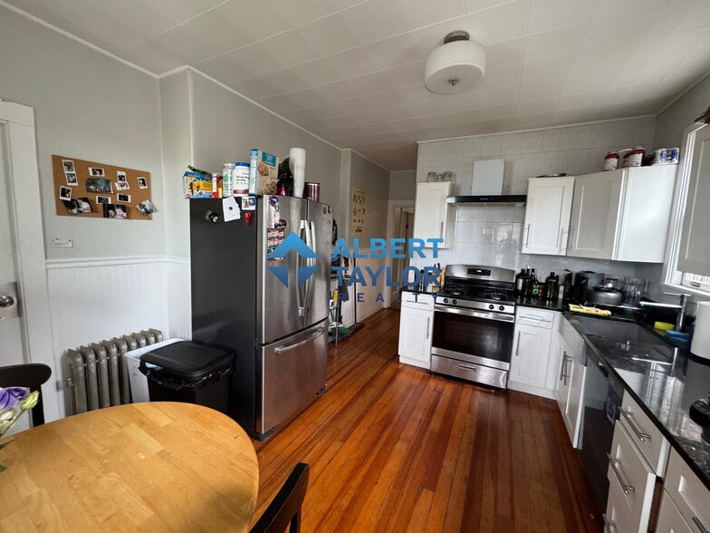 Building Photo - 38 Cherry St