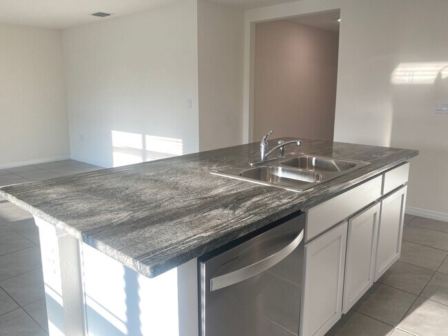 Building Photo - Beautiful 3/2 in Greystone Hills Gated Com...