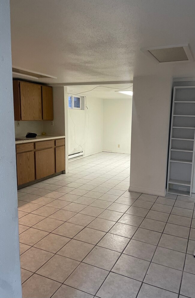 Building Photo - 412 15th Ave S