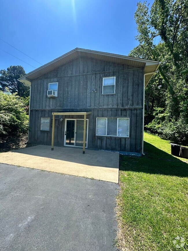 Building Photo - 628/630 Jennings Road
