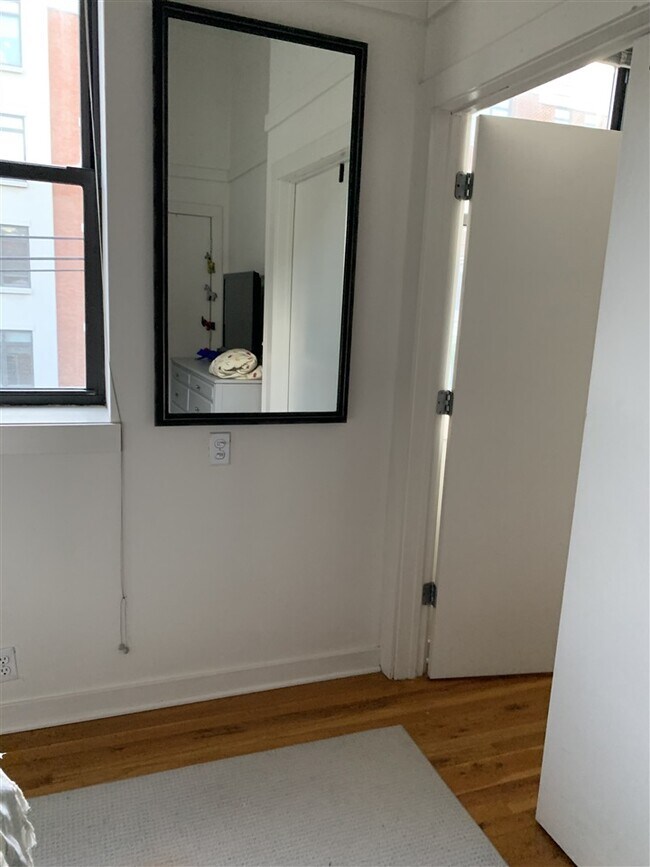 Building Photo - 1017 Jefferson St