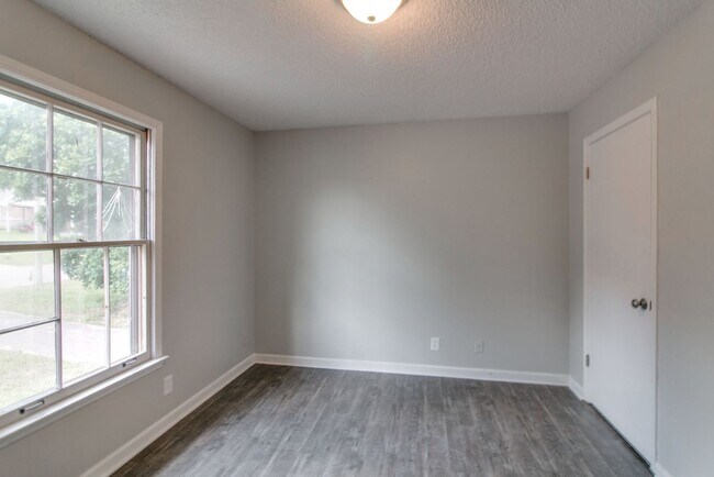 Building Photo - 103 Bennett Dr