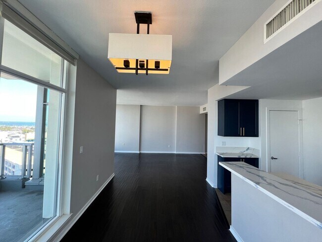 Building Photo - Downtown Long Beach - West Ocean - 1 Bedro...