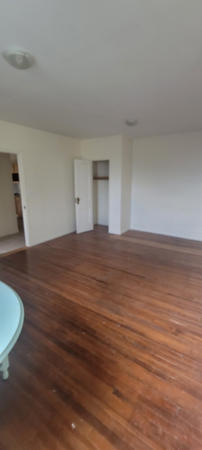 master bedroom - 760 Hallett St