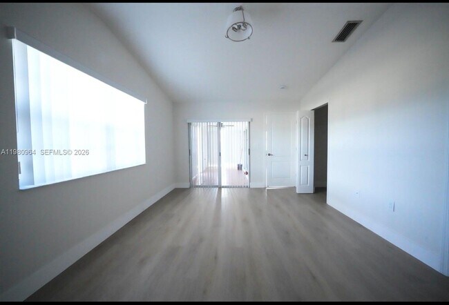 Building Photo - 9921 SW 164th Ct