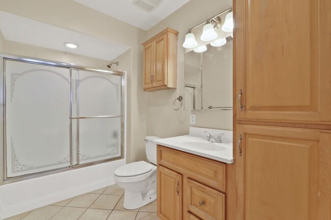 Building Photo - Charming Historic Rose Park Gem