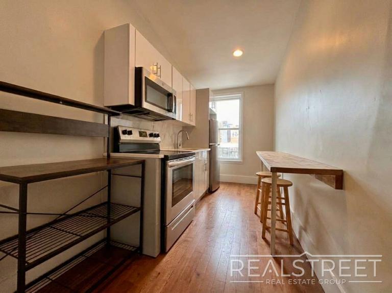 Building Photo - Spacious 2-Bedroom Apartment in the Heart of Bedford-Stuyvesant