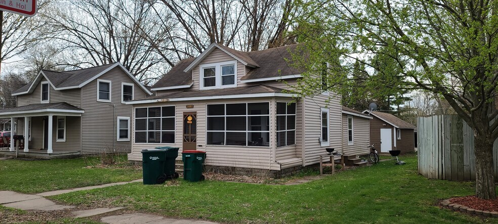 Building Photo - 528 E Walnut St